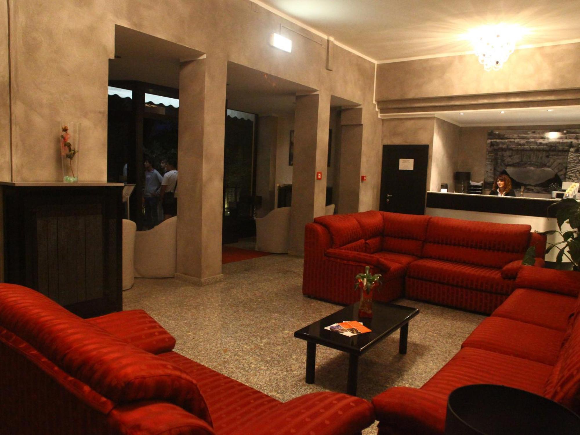 Hotel Pineta Cagli Ngoại thất bức ảnh