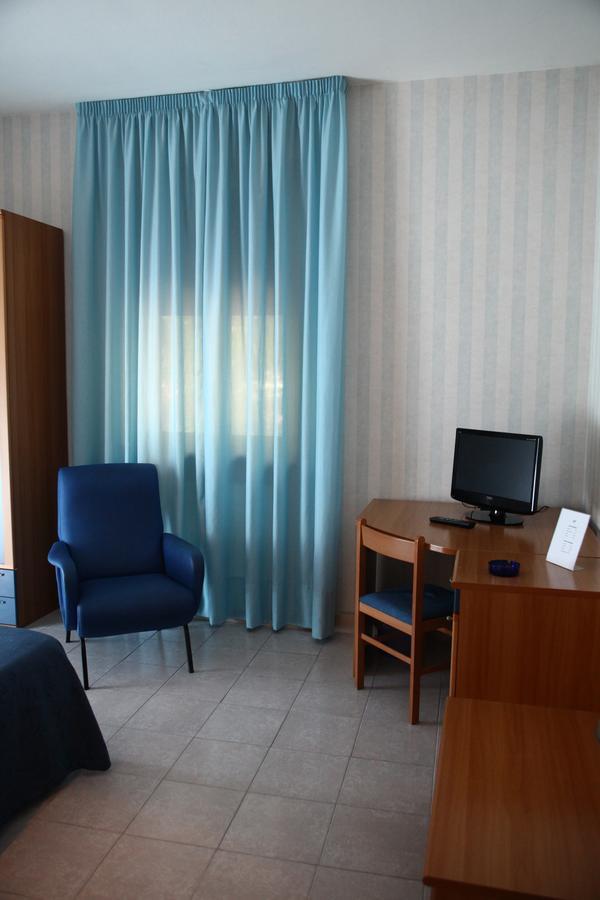 Hotel Pineta Cagli Ngoại thất bức ảnh